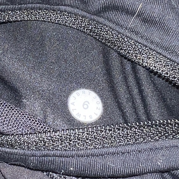 Black Lululemon shorts - Picture 4 of 4